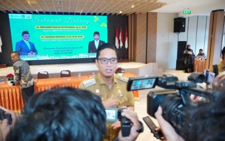 Wali Kota Medan, Rico Tri Putra Bayu Waas, bersama Wamenkes, dr. Benjamin Paulus Octavianus tinjau pelaksanaan layanan TB di RS Adam Malik