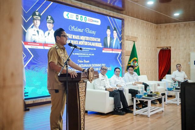 Wali Kota Medan, Rico Tri Putra Bayu Waas, pada pertemuan dengan Wamenkes, dr. Benjamin Paulus Octavianus di Medan soal TB Paru