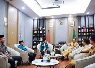 Wali Kota Medan, Rico Tri Putra Bayu Waas, terima audiensi Ikatan Sarjana Al Washliyah