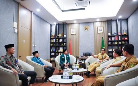 Wali Kota Medan, Rico Tri Putra Bayu Waas, terima audiensi Ikatan Sarjana Al Washliyah