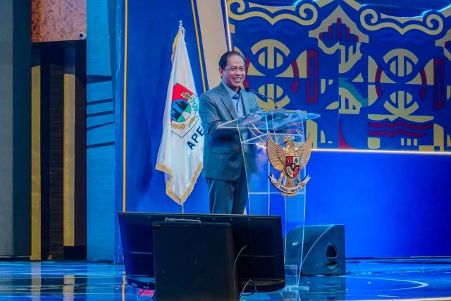 Wamenko Bidang Pangan, Hanif Faisol Nurofiq, pada Dialog Kota Tangguh dalam rangka Rakernas APEKSI XVIII di Grand City Hall Medan