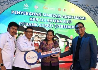 Bank Sumut serahkan kunci kepada pemilik rumah saat akad KPR