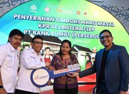 Bank Sumut serahkan kunci kepada pemilik rumah saat akad KPR