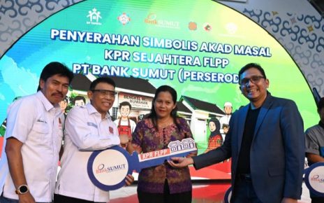 Bank Sumut serahkan kunci kepada pemilik rumah saat akad KPR