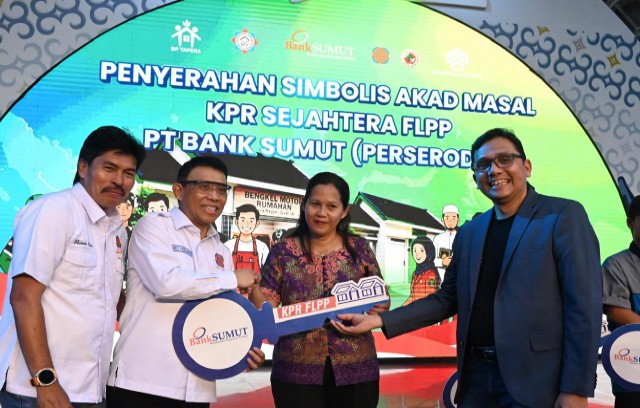 Bank Sumut serahkan kunci kepada pemilik rumah saat akad KPR