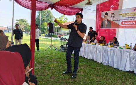 Bendahara Fraksi PSI DPRD Kota Medan, Reinhart Jeremy Anindhita, gelar Sosialisasi Perda ke VIII TA 2026 di Medan Deli