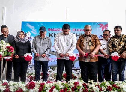 Gubernur Sumut, Bobby Nasution, gunting pita peresmian terbang perdana Kualanamu-Madina