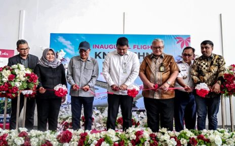 Gubernur Sumut, Bobby Nasution, gunting pita peresmian terbang perdana Kualanamu-Madina