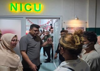 Gubernur Sumut, Bobby Nasution, jenguk korban keracunan MBG di Brastagi