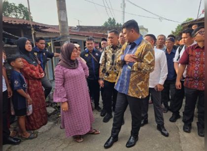 Gubernur Sumut, Bobby Nasution, kunjungi korban puting beliung di Medan Johor