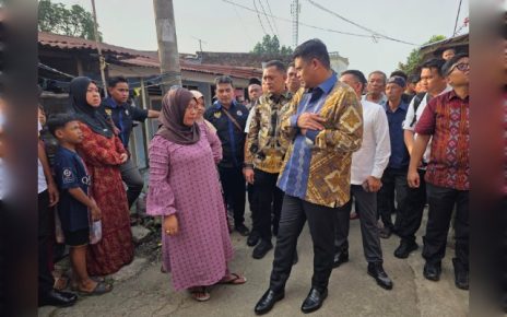 Gubernur Sumut, Bobby Nasution, kunjungi korban puting beliung di Medan Johor