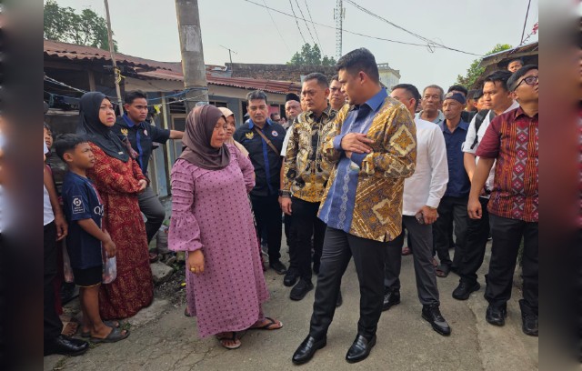 Gubernur Sumut, Bobby Nasution, kunjungi korban puting beliung di Medan Johor