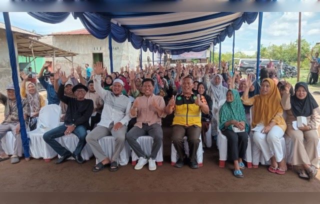 Ketua Fraksi PAN-Perindo DPRD Medan, T. Bahrumsyah, foto bersama usai melaksanakan Pembinaan Ideologi Pancasila & Wasbang di Medan Belawan