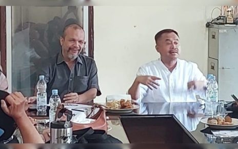 Ketua PWI Sumut, Farianda Putra Sinik, beri keterangan