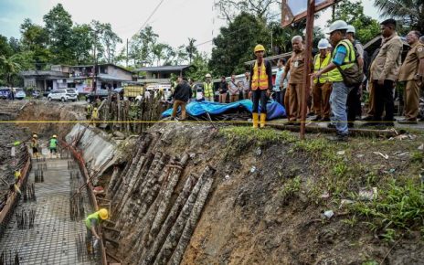 Wakil Gubernur Sumut, Surya, tinjau pembangunan turap di ruas jalan provinsi Miga–Lolowua Nias