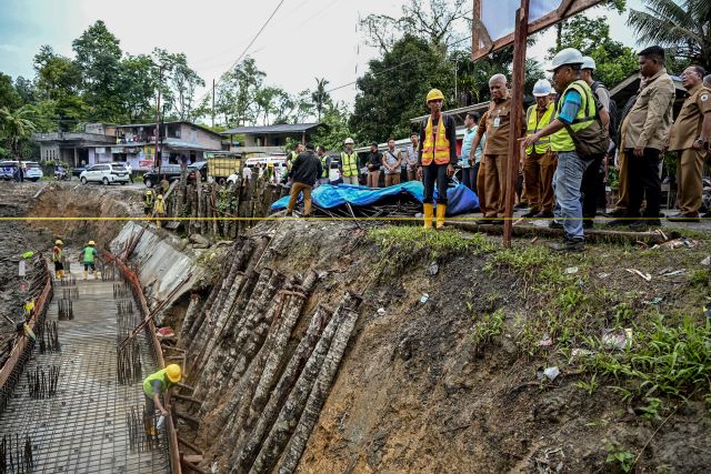 Wakil Gubernur Sumut, Surya, tinjau pembangunan turap di ruas jalan provinsi Miga–Lolowua Nias