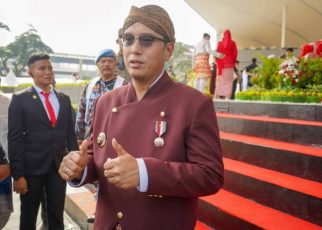 Wali Kota Medan, Rico Tri Putra Bayu Waas, beri keterangan usai menjadi Irup peringatan HUT RI ke 81 di Lapangan Merdeka Medan