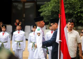Wali Kota Medan, Rico Tri Putra Bayu Waas, kukuhkan Paskibra 2026
