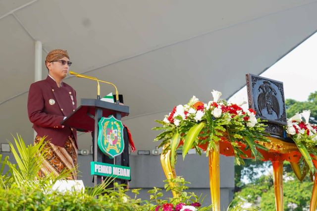 Wali Kota Medan, Rico Tri Putra Bayu Waas, menjadi Irup peringatan HUT RI ke 81 di Lapangan Merdeka Medan
