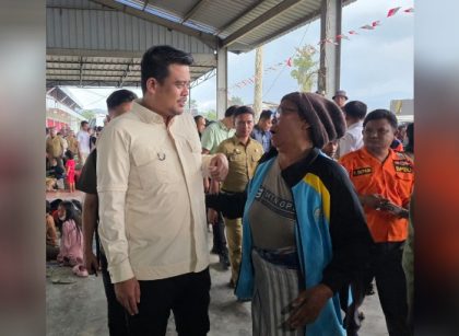 Gubernur Sumut, Bobby Nasution, kunjungi pengungsi erupsi Gunung Sinabung