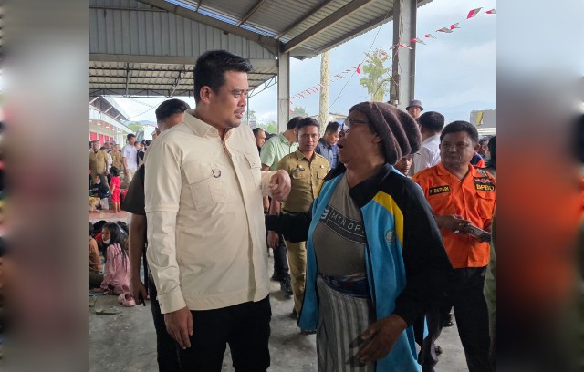 Gubernur Sumut, Bobby Nasution, kunjungi pengungsi erupsi Gunung Sinabung