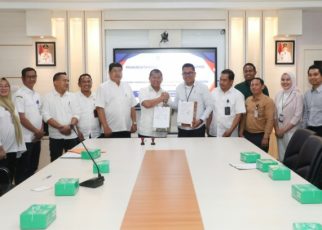 Kacab Bank Sumut Batam, Thomas Tarigan, teken kerjasama dengan Plt Sekda Batam, Firmansyah, dalam pembayaran PBB