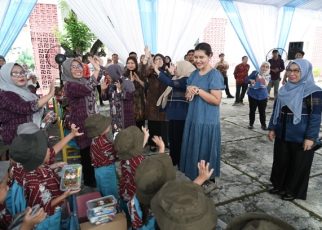 Ketua TP PKK Sumut, Kahiyang Ayu, kunjungi Sekolah Pertiwi Medan