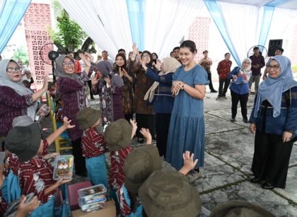 Ketua TP PKK Sumut, Kahiyang Ayu, kunjungi Sekolah Pertiwi Medan