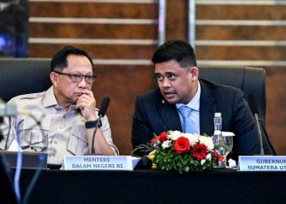 Menteri Dalam Negeri, Tito Karnavian, bersama Gubernur Sumut, Bobby Nasution, di IMT GT Rakor Gubernur di Medan