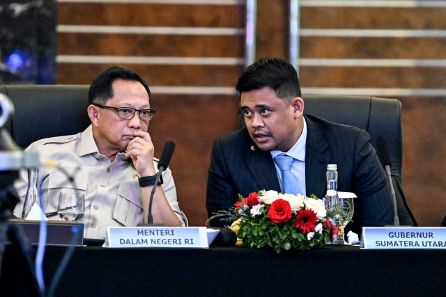 Menteri Dalam Negeri, Tito Karnavian, bersama Gubernur Sumut, Bobby Nasution, di IMT GT Rakor Gubernur di Medan