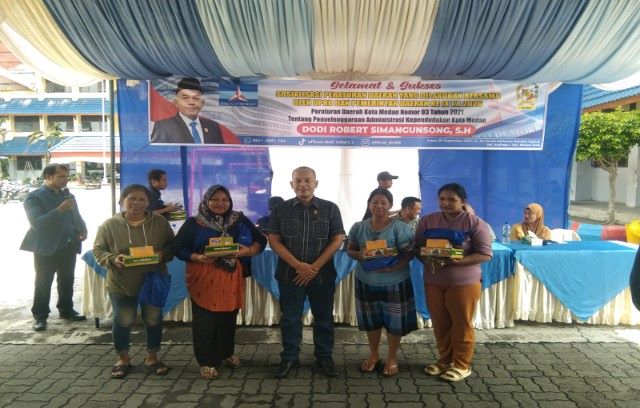 Wakil Ketua Fraksi Partai Demokrat DPRD Kota Medan, Dodi R Simangunsong, foto bersama usai gelaran Sosper IX TA 2026 di Medan Kota