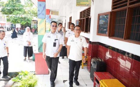 Wakil Wali Kota Medan, Zakiyuddin Harahap, tinjau SDN di Medan Denai