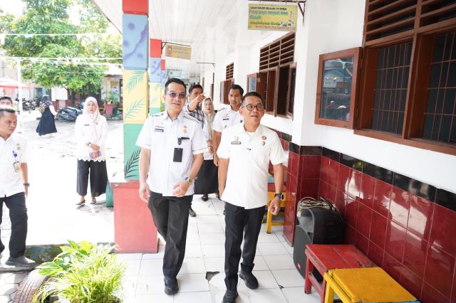 Wakil Wali Kota Medan, Zakiyuddin Harahap, tinjau SDN di Medan Denai