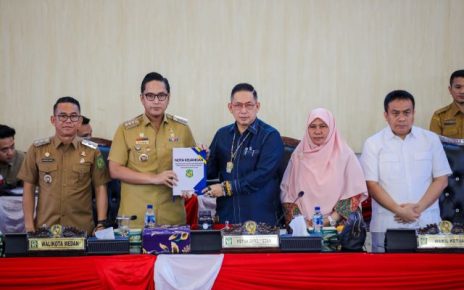 Wali Kota Medan, Rico Tri Putra Bayu Waas, sampaikan P-APBD 2026 ke DPRD