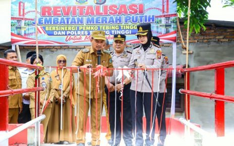Wali Kota Tebingtinggi, Iman Irdian Saragih & Kapolres AKBP Rina Frillya, resmikan Jembatan Merah Putih