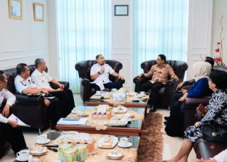 Wali Kota Tebingtinggi, Iman Irdian Saragih, terima kunjungan Kepala Direktorat Jasa Keuangan OJK Sumatera Utara, Yusri,