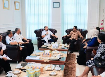 Wali Kota Tebingtinggi, Iman Irdian Saragih, terima kunjungan Kepala Direktorat Jasa Keuangan OJK Sumatera Utara, Yusri,