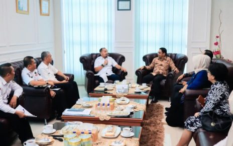 Wali Kota Tebingtinggi, Iman Irdian Saragih, terima kunjungan Kepala Direktorat Jasa Keuangan OJK Sumatera Utara, Yusri,