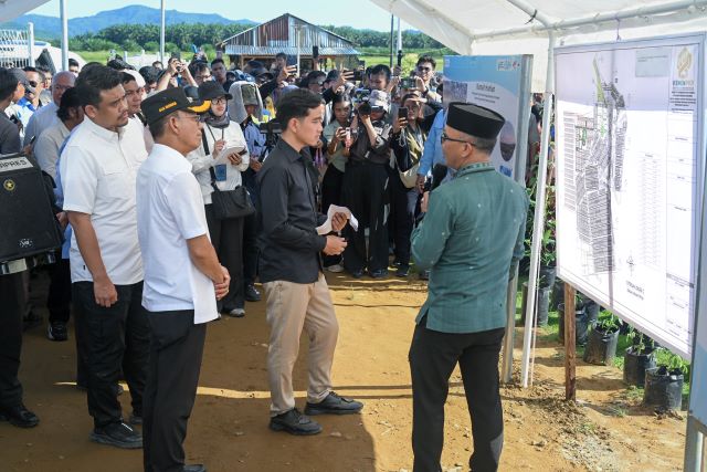 Wapres, Gibran Rakabuming Raka, kunjungi Huntap Desa Napa Tapsel 1