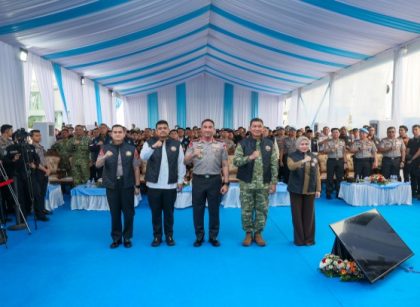 Gubernur Sumut, Bobby Nasution, bersama Kapolri dan Forkopimda di Belawan