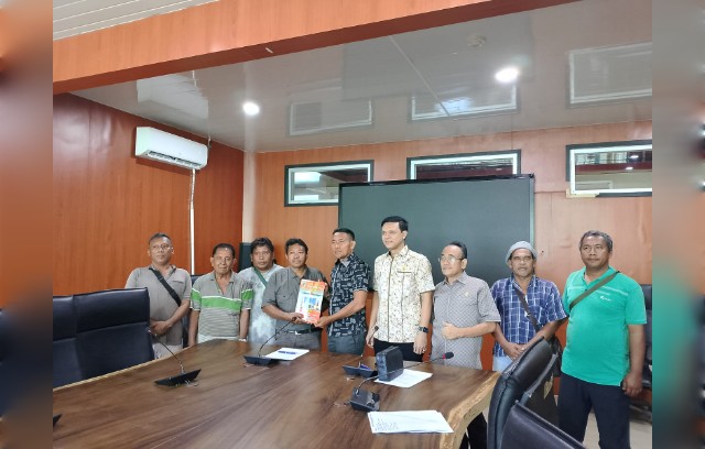 Supir angkot anggota KPUM mengadu ke DPRD Medan