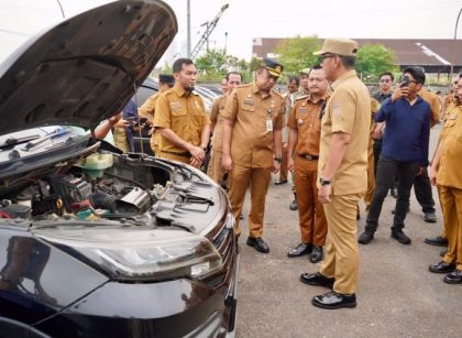 Wali Kota Medan, Rico Tri Putra Bayu Waas, periksa kenderaan dinas aparatur Pemkot Medan