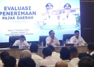 Wali Kota Medan, Rico Tri Putra Bayu Waas, pimpin rapat evaluasi penerimaan PAD
