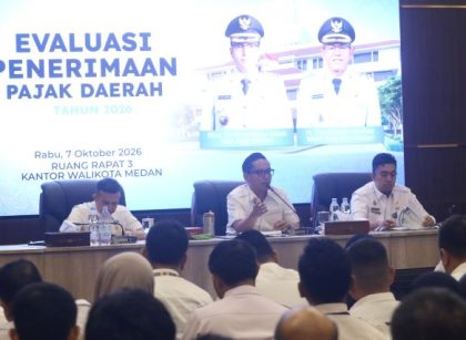Wali Kota Medan, Rico Tri Putra Bayu Waas, pimpin rapat evaluasi penerimaan PAD