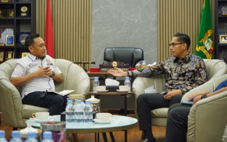 Wali Kota Medan, Rico Tri Putra Bayu Waas, terima audiensi KONI Kota Medan